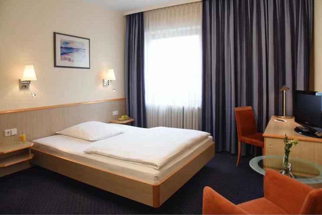 Intercityhotel Stuttgart Estugarda Exterior foto