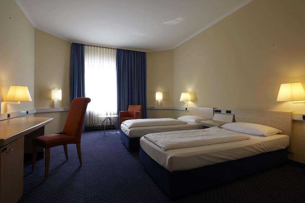 Intercityhotel Stuttgart Estugarda Quarto foto