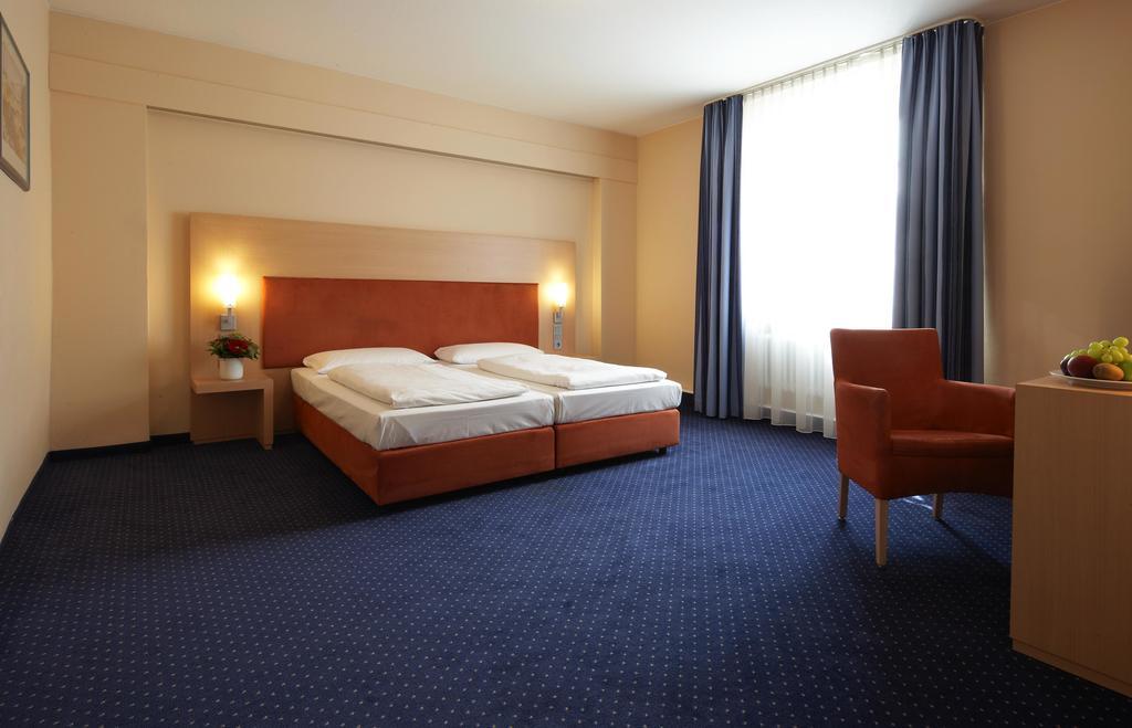 Intercityhotel Stuttgart Estugarda Exterior foto