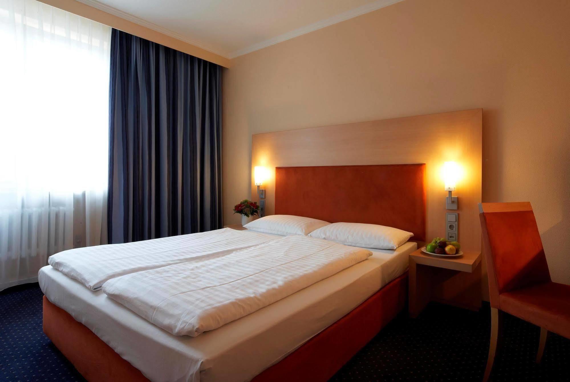 Intercityhotel Stuttgart Estugarda Exterior foto