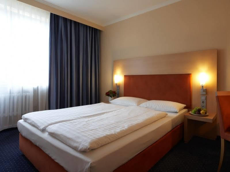 Intercityhotel Stuttgart Estugarda Exterior foto