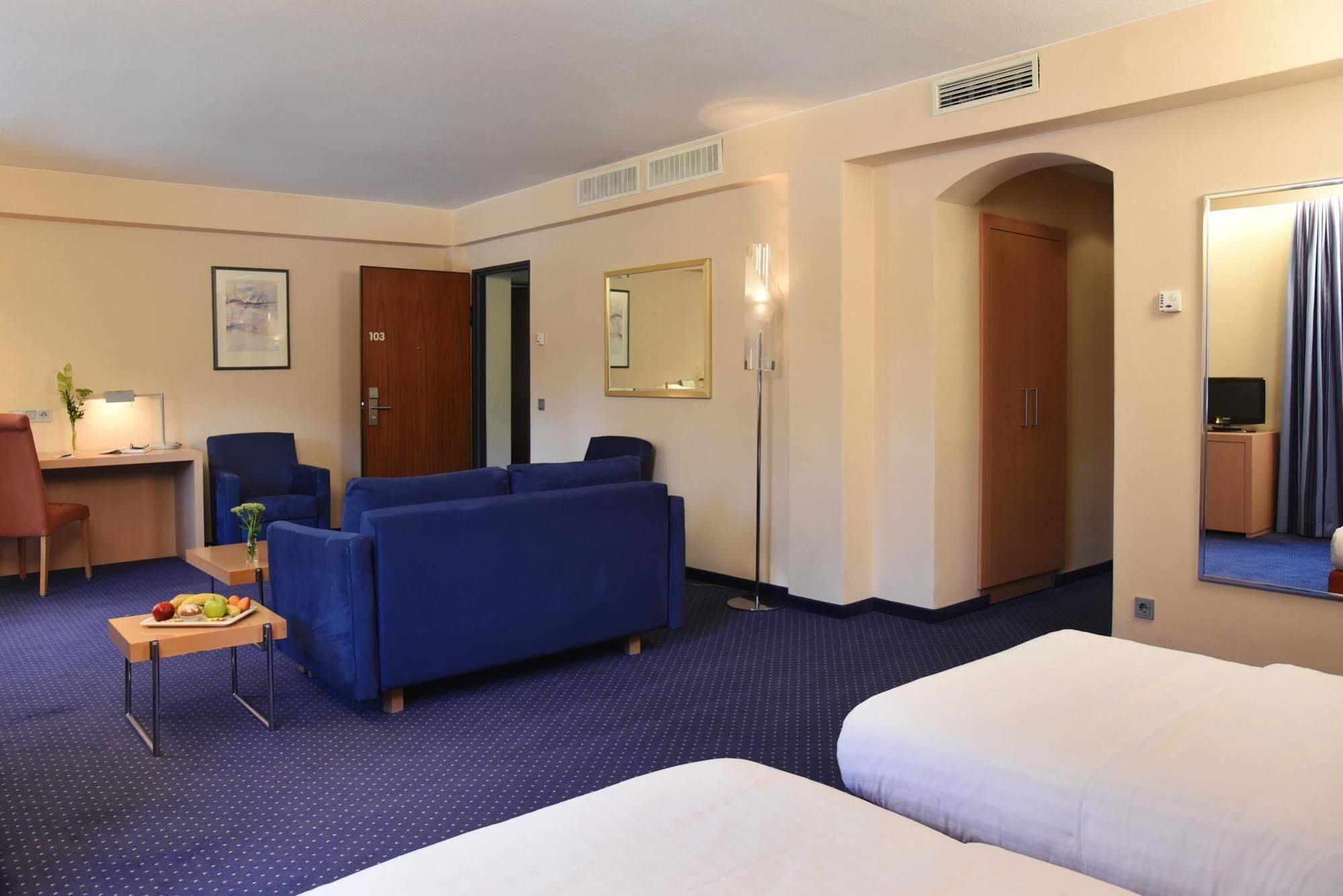 Intercityhotel Stuttgart Estugarda Exterior foto