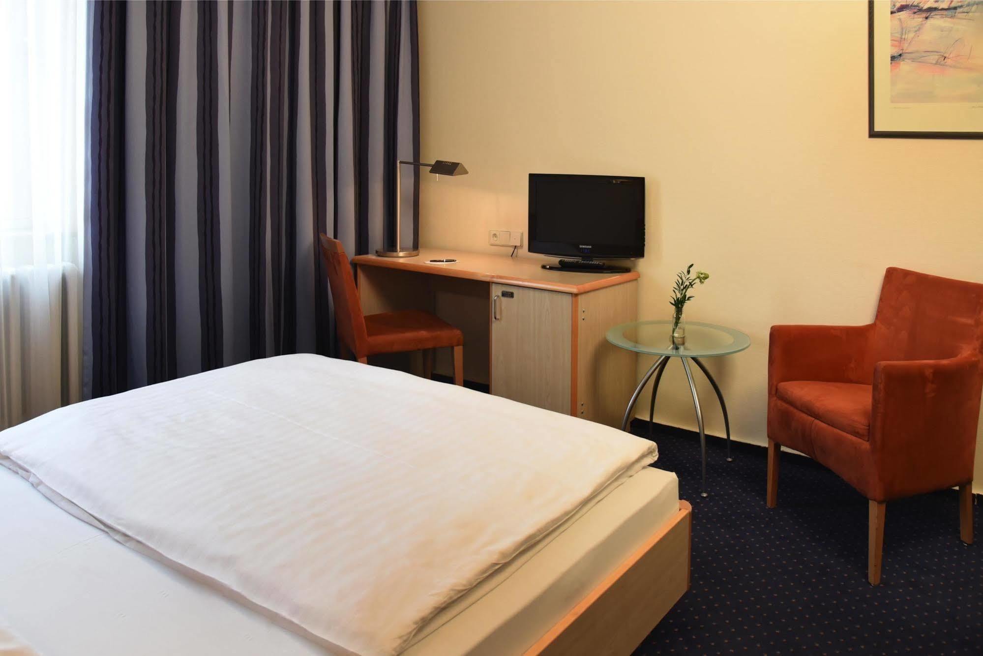 Intercityhotel Stuttgart Estugarda Exterior foto